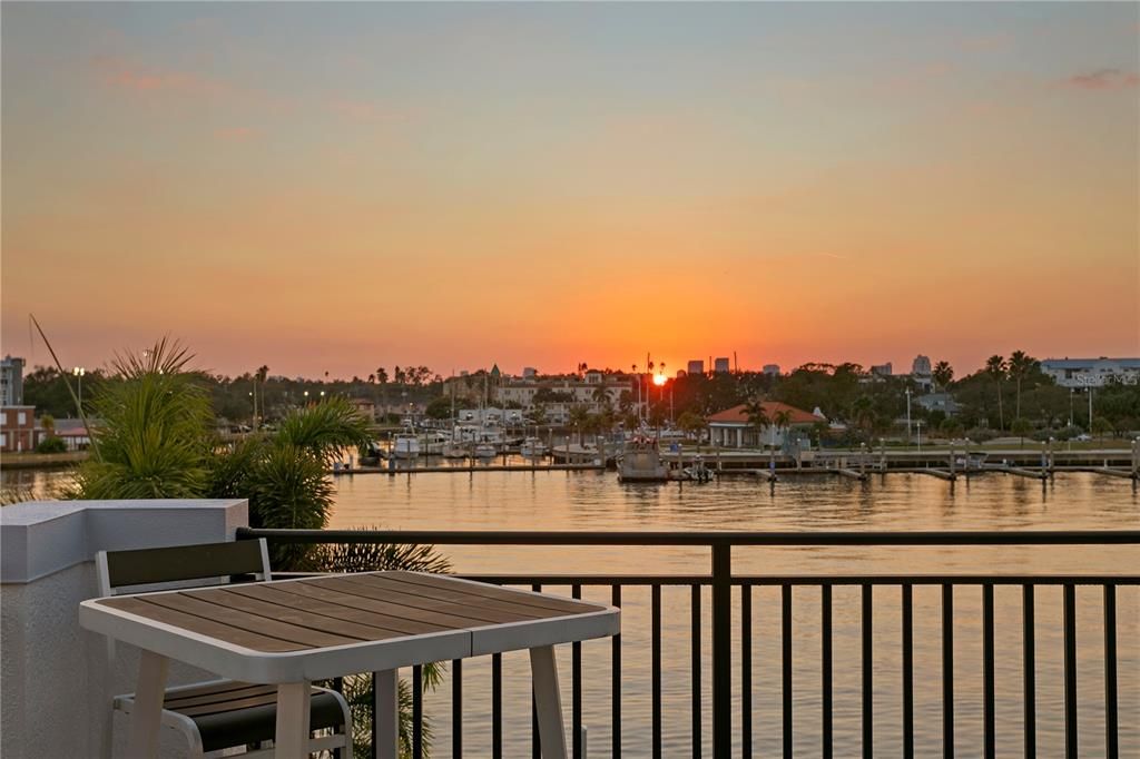Active With Contract: $4,700,000 (4 beds, 4 baths, 4523 Square Feet)