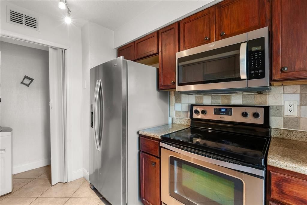 For Rent: $1,615 (2 beds, 2 baths, 1002 Square Feet)