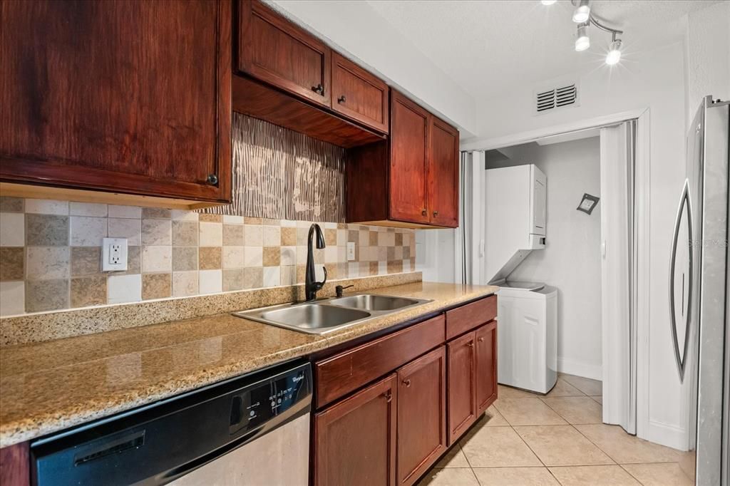 For Rent: $1,615 (2 beds, 2 baths, 1002 Square Feet)