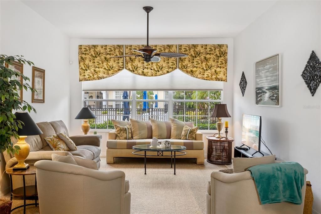 En Venta: $300,000 (2 camas, 2 baños, 1410 Pies cuadrados)