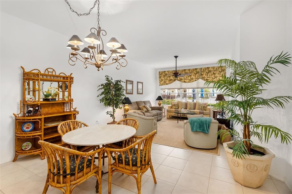 En Venta: $300,000 (2 camas, 2 baños, 1410 Pies cuadrados)