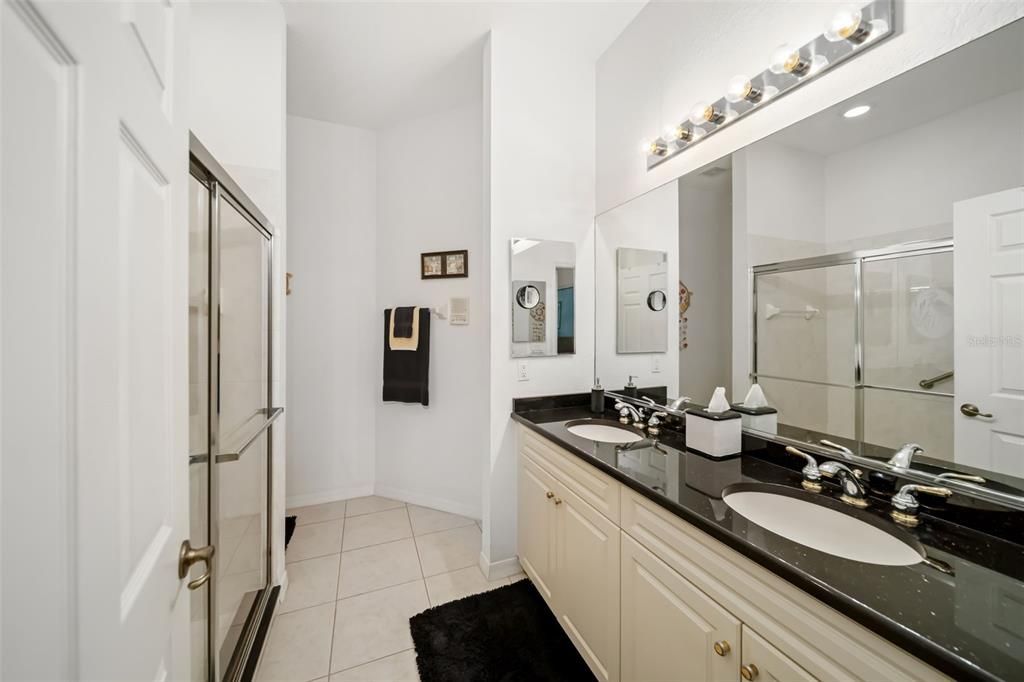 En Venta: $300,000 (2 camas, 2 baños, 1410 Pies cuadrados)