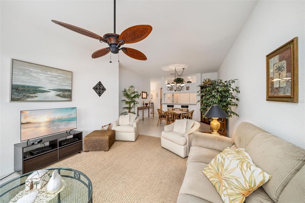 En Venta: $300,000 (2 camas, 2 baños, 1410 Pies cuadrados)