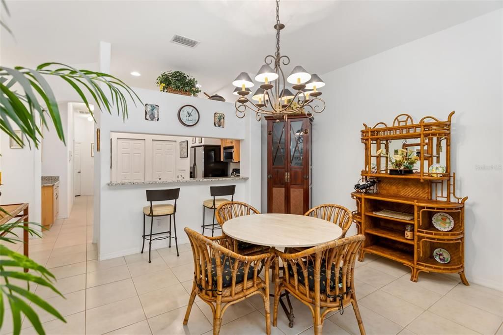 En Venta: $300,000 (2 camas, 2 baños, 1410 Pies cuadrados)