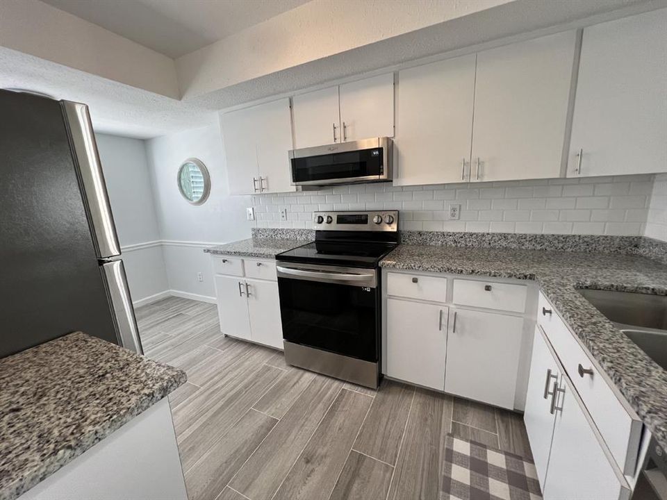 For Rent: $1,995 (2 beds, 2 baths, 1127 Square Feet)