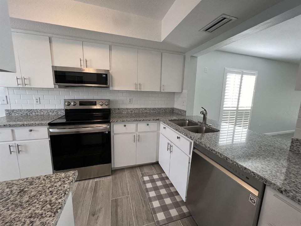 For Rent: $1,995 (2 beds, 2 baths, 1127 Square Feet)