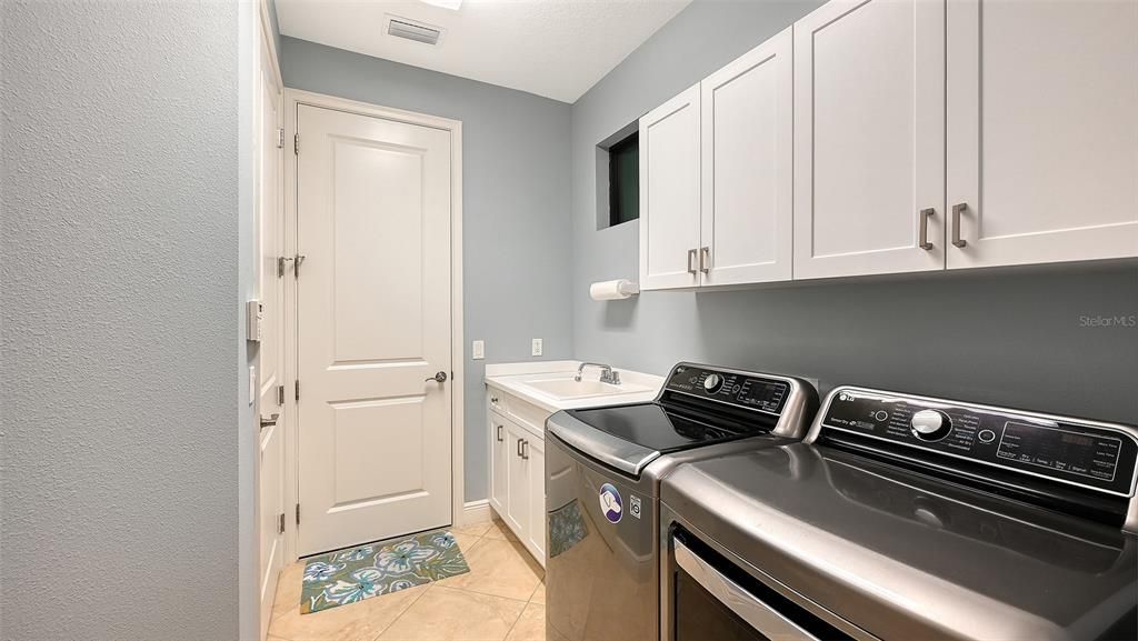 For Sale: $825,000 (3 beds, 2 baths, 2109 Square Feet)