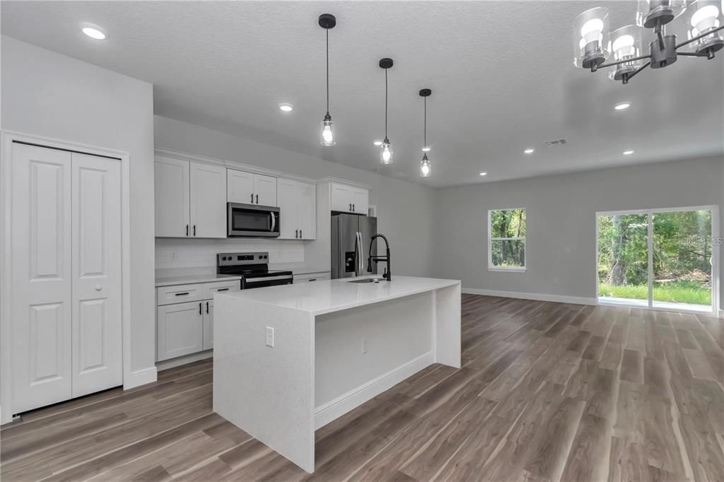 出租: $2,150 (4 贝兹, 2 浴室, 1833 平方英尺)