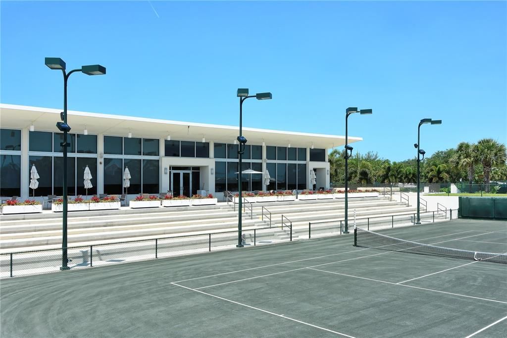 На продажу: $7,999,000 (0.41 acres)