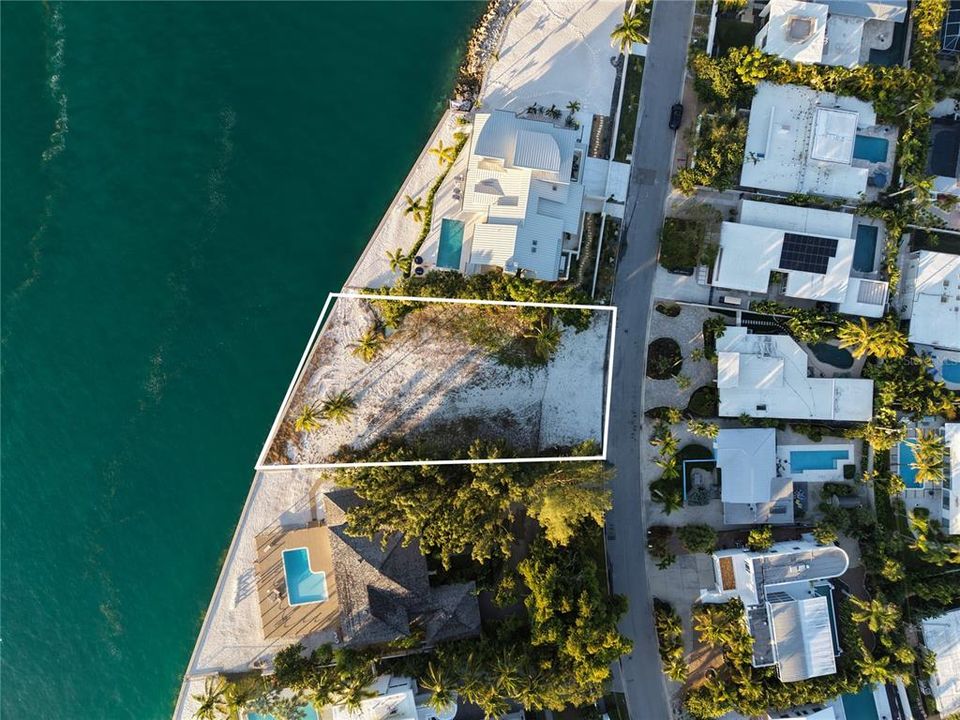 На продажу: $7,999,000 (0.41 acres)