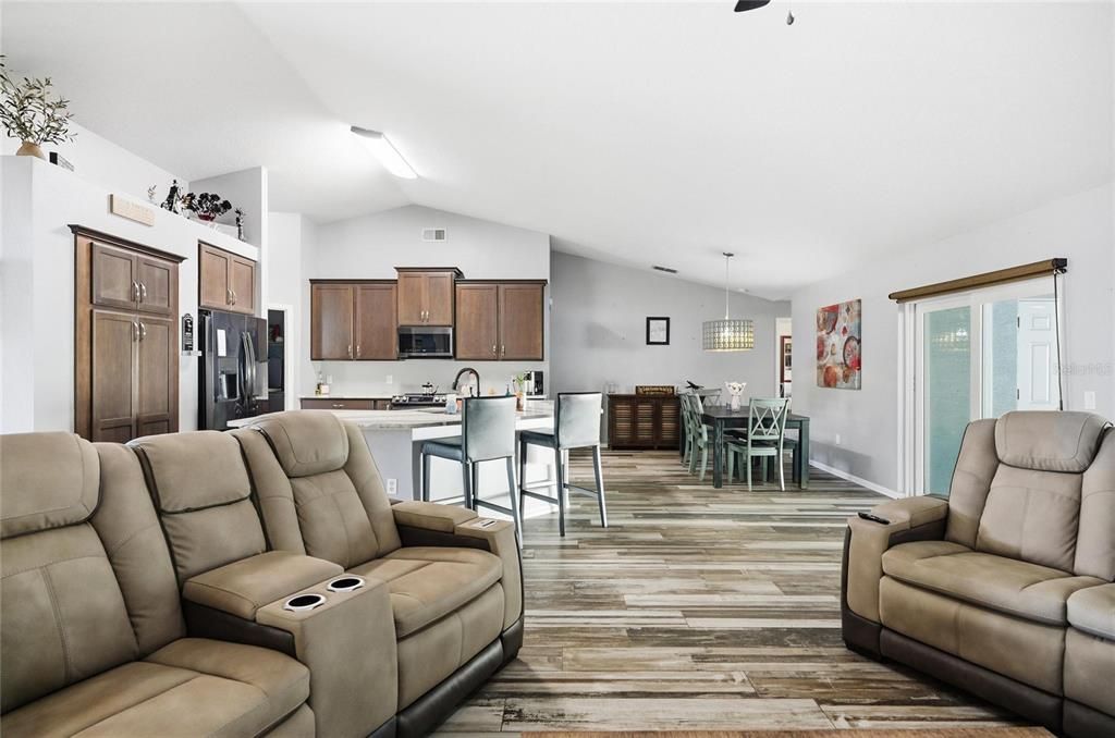 For Sale: $390,000 (4 beds, 2 baths, 2264 Square Feet)