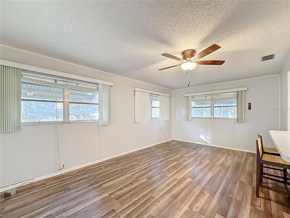 待售: $289,000 (3 贝兹, 2 浴室, 1477 平方英尺)