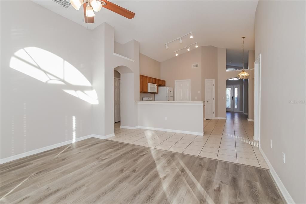 В аренду: $2,755 (4 спален, 3 ванн, 1662 Квадратных фут)