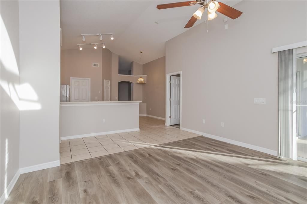 В аренду: $2,755 (4 спален, 3 ванн, 1662 Квадратных фут)