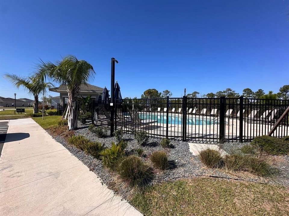 For Rent: $2,050 (3 beds, 2 baths, 1850 Square Feet)