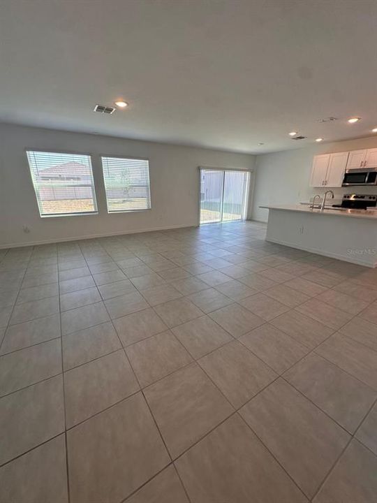 For Rent: $2,050 (3 beds, 2 baths, 1850 Square Feet)