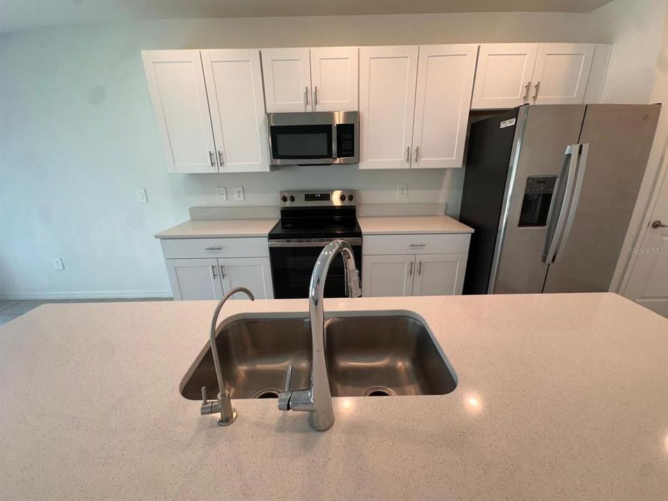 For Rent: $2,050 (3 beds, 2 baths, 1850 Square Feet)