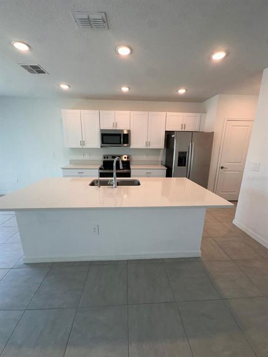 For Rent: $2,050 (3 beds, 2 baths, 1850 Square Feet)