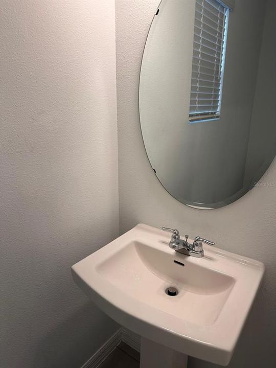 For Rent: $2,050 (3 beds, 2 baths, 1850 Square Feet)