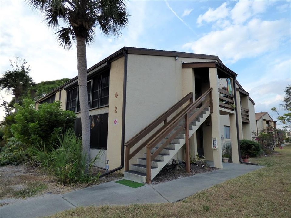 待售: $185,000 (2 贝兹, 2 浴室, 1013 平方英尺)