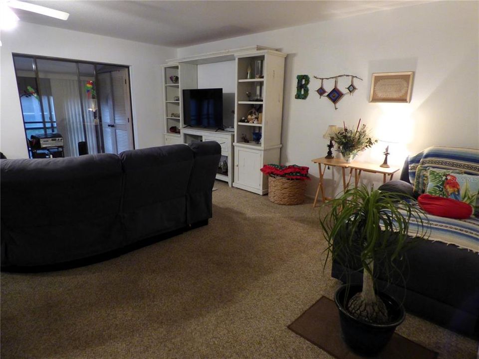 待售: $185,000 (2 贝兹, 2 浴室, 1013 平方英尺)