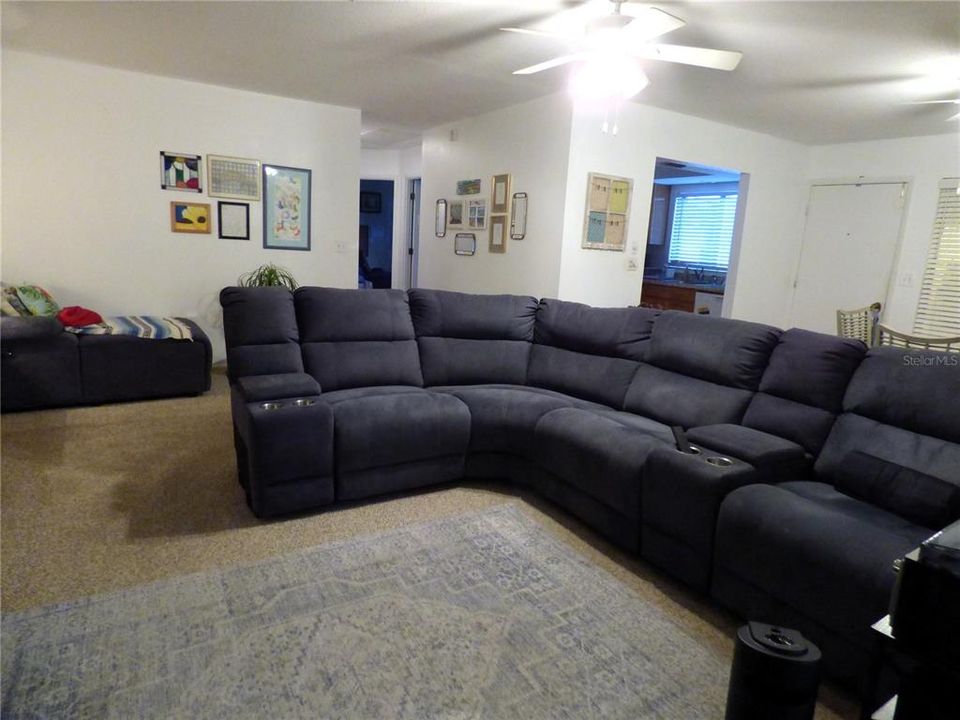 待售: $185,000 (2 贝兹, 2 浴室, 1013 平方英尺)