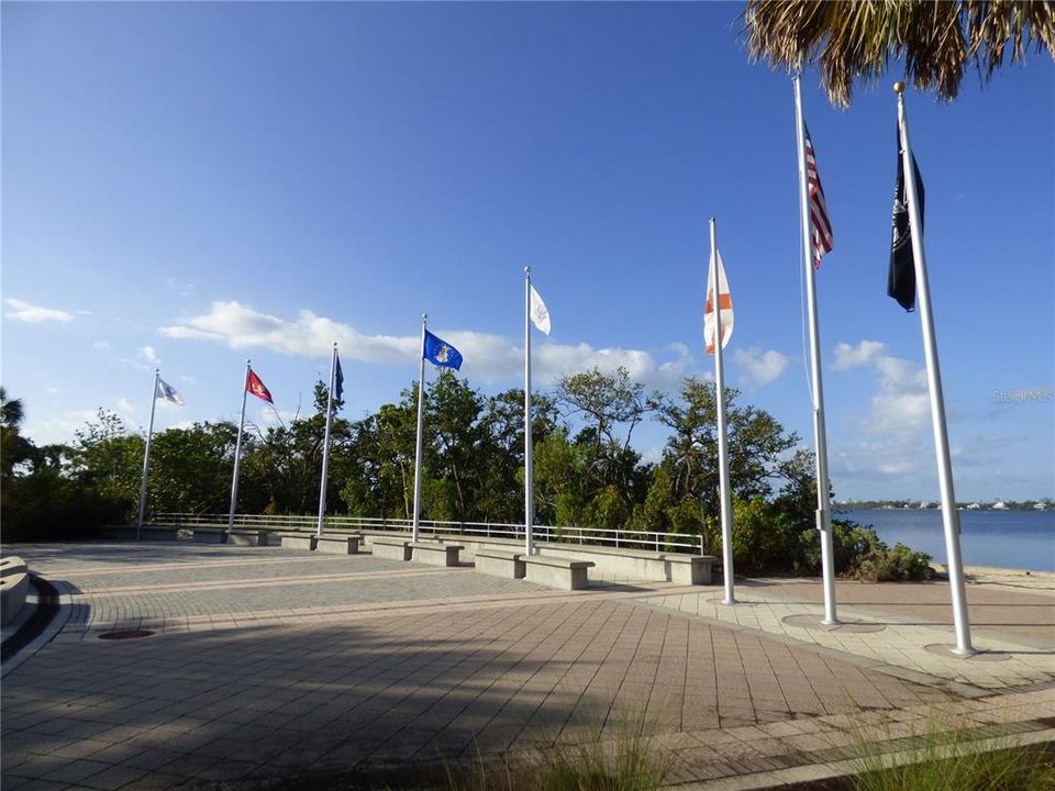 待售: $185,000 (2 贝兹, 2 浴室, 1013 平方英尺)