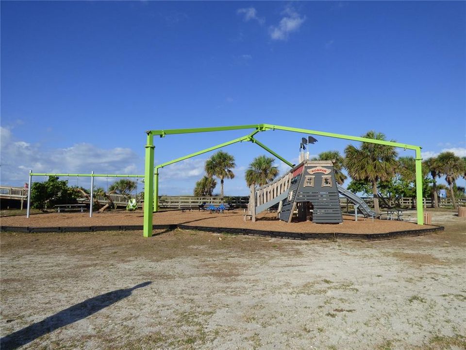 待售: $185,000 (2 贝兹, 2 浴室, 1013 平方英尺)