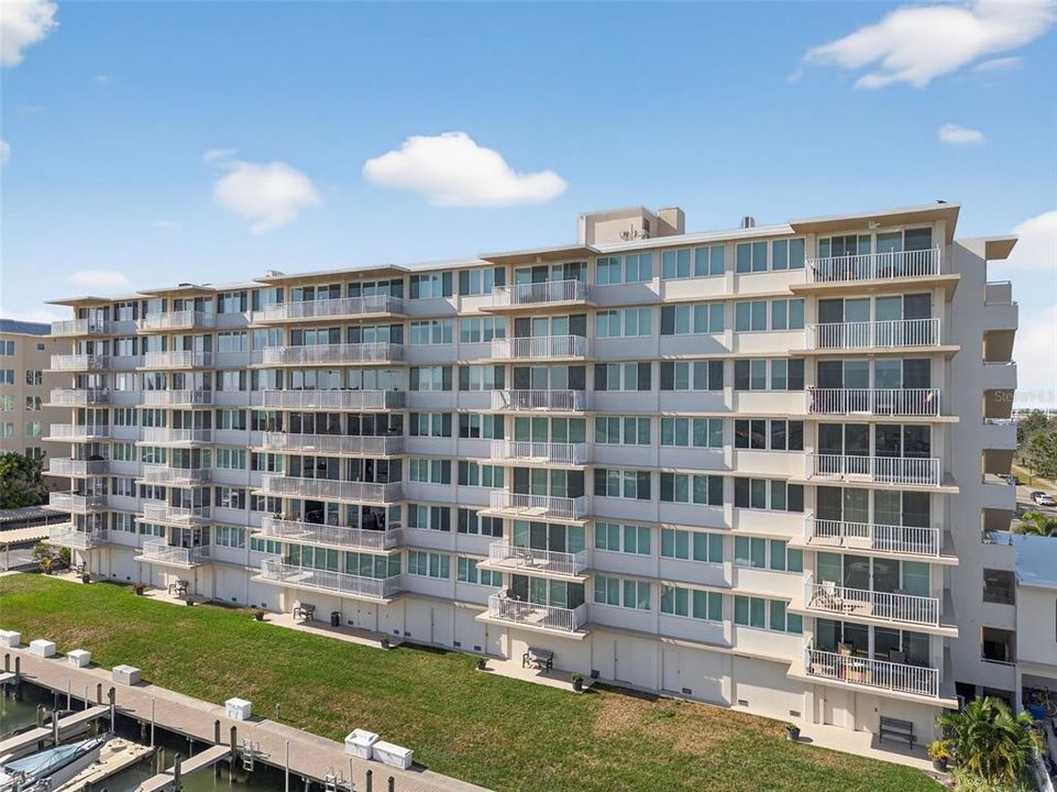 For Sale: $550,000 (2 beds, 2 baths, 1370 Square Feet)