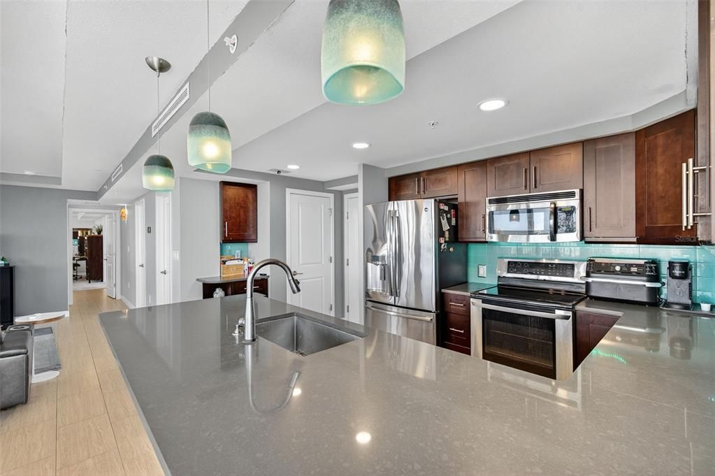 For Sale: $550,000 (2 beds, 2 baths, 1370 Square Feet)