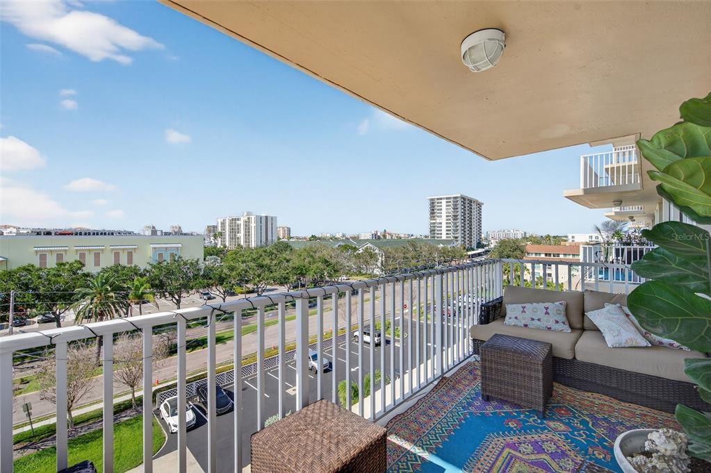 For Sale: $550,000 (2 beds, 2 baths, 1370 Square Feet)