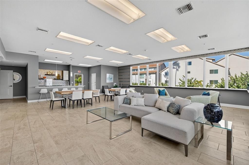 For Sale: $550,000 (2 beds, 2 baths, 1370 Square Feet)