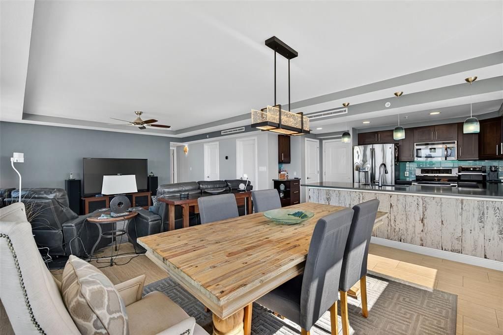 For Sale: $550,000 (2 beds, 2 baths, 1370 Square Feet)