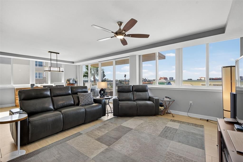 For Sale: $550,000 (2 beds, 2 baths, 1370 Square Feet)