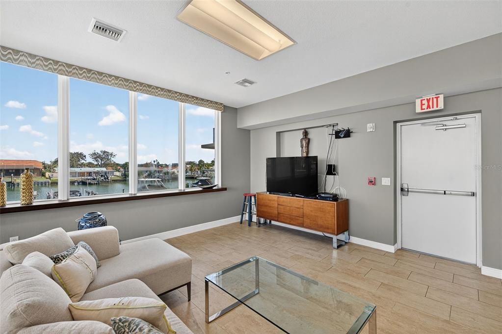 For Sale: $550,000 (2 beds, 2 baths, 1370 Square Feet)