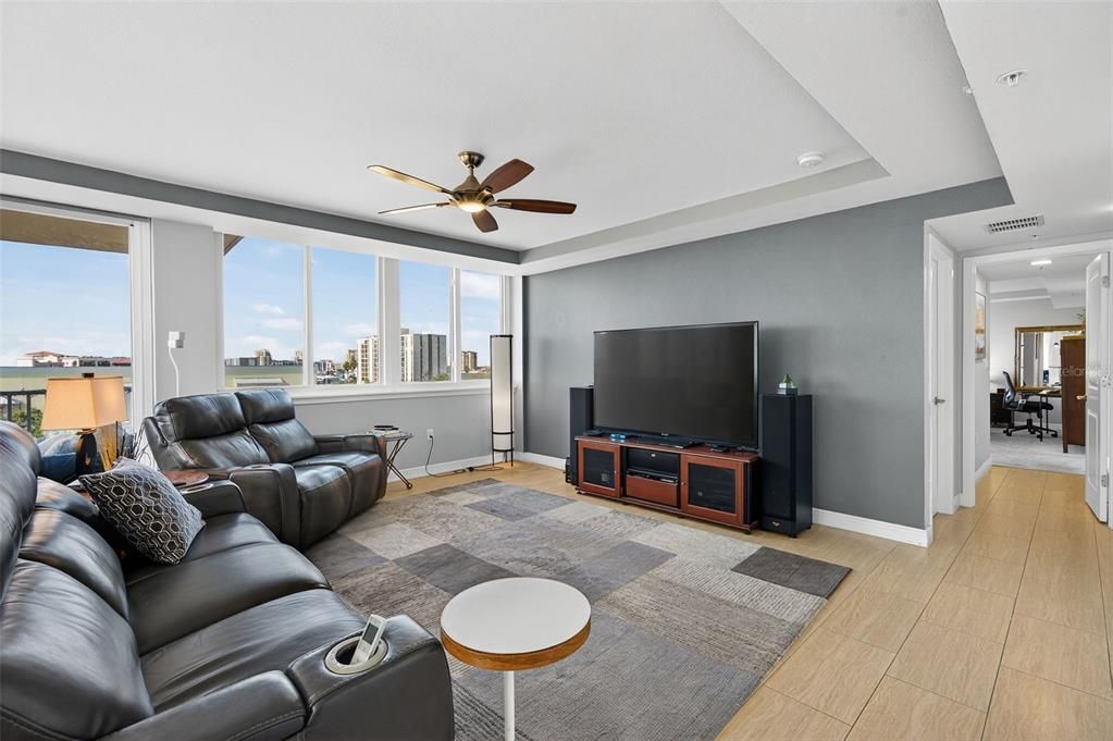 For Sale: $550,000 (2 beds, 2 baths, 1370 Square Feet)