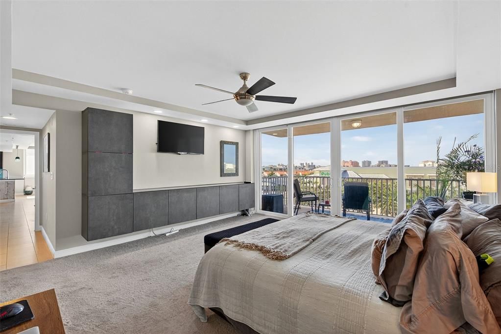 For Sale: $550,000 (2 beds, 2 baths, 1370 Square Feet)