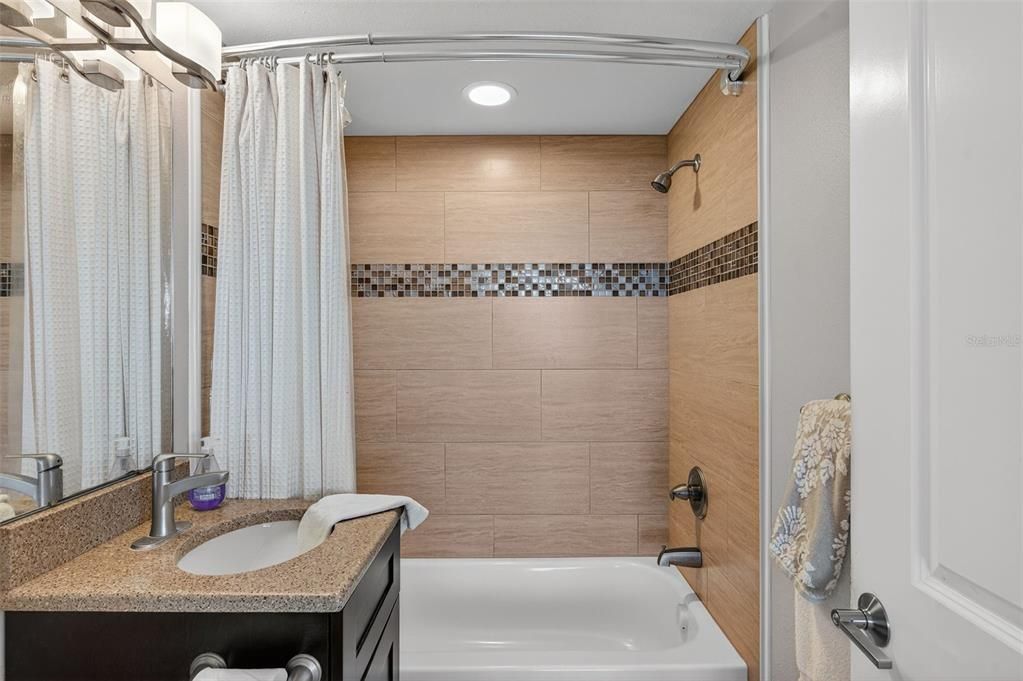 For Sale: $550,000 (2 beds, 2 baths, 1370 Square Feet)