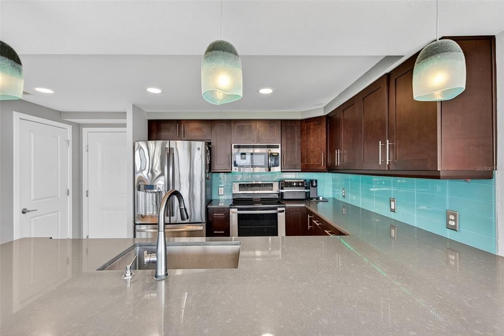 For Sale: $550,000 (2 beds, 2 baths, 1370 Square Feet)