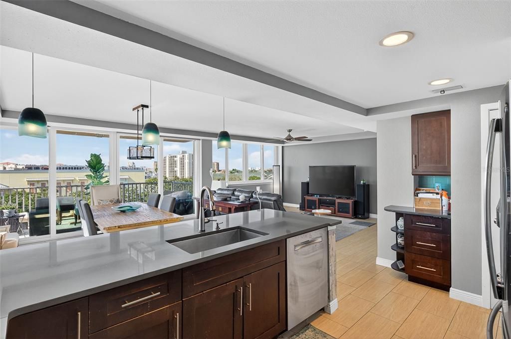 For Sale: $550,000 (2 beds, 2 baths, 1370 Square Feet)