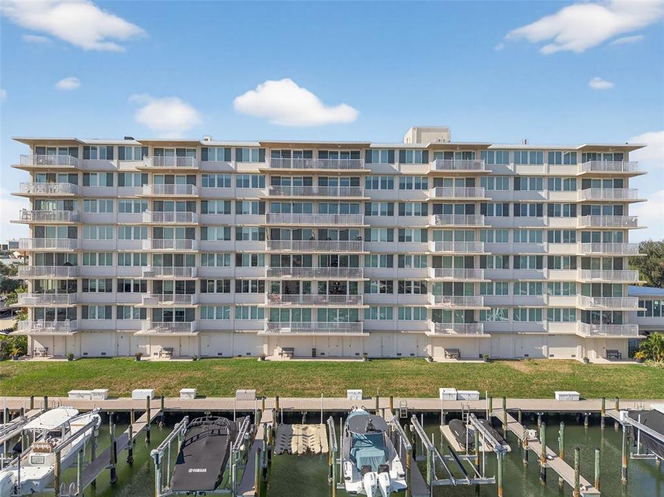 For Sale: $550,000 (2 beds, 2 baths, 1370 Square Feet)