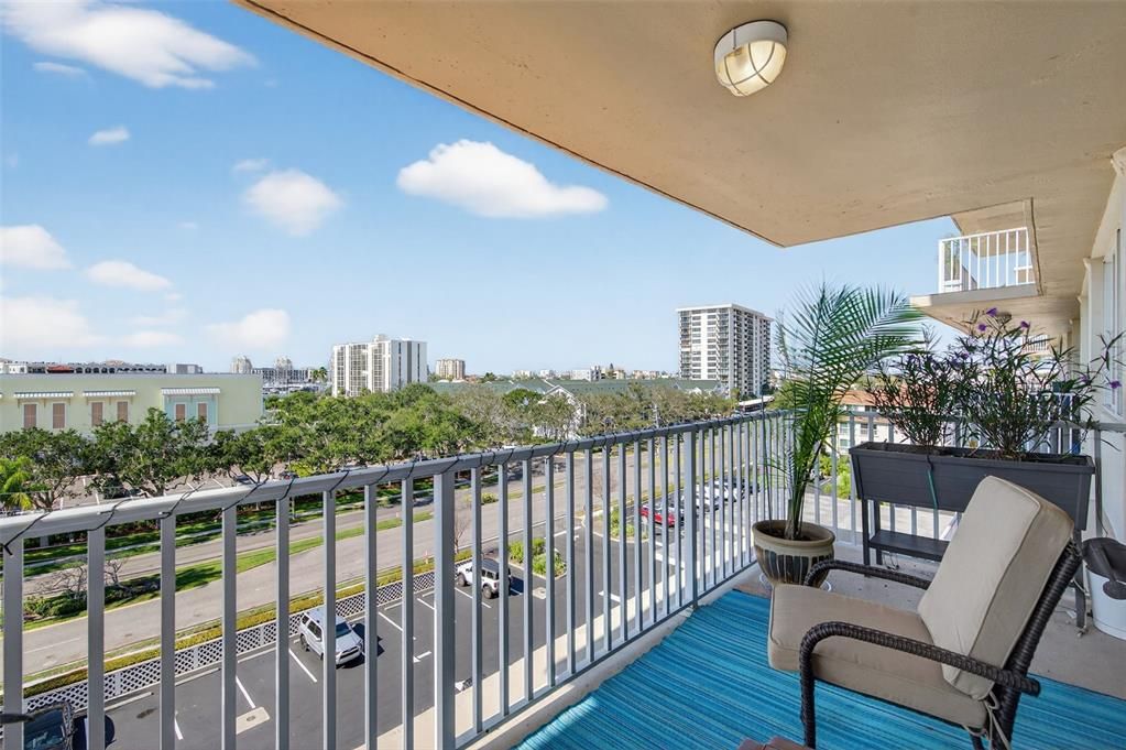 For Sale: $550,000 (2 beds, 2 baths, 1370 Square Feet)