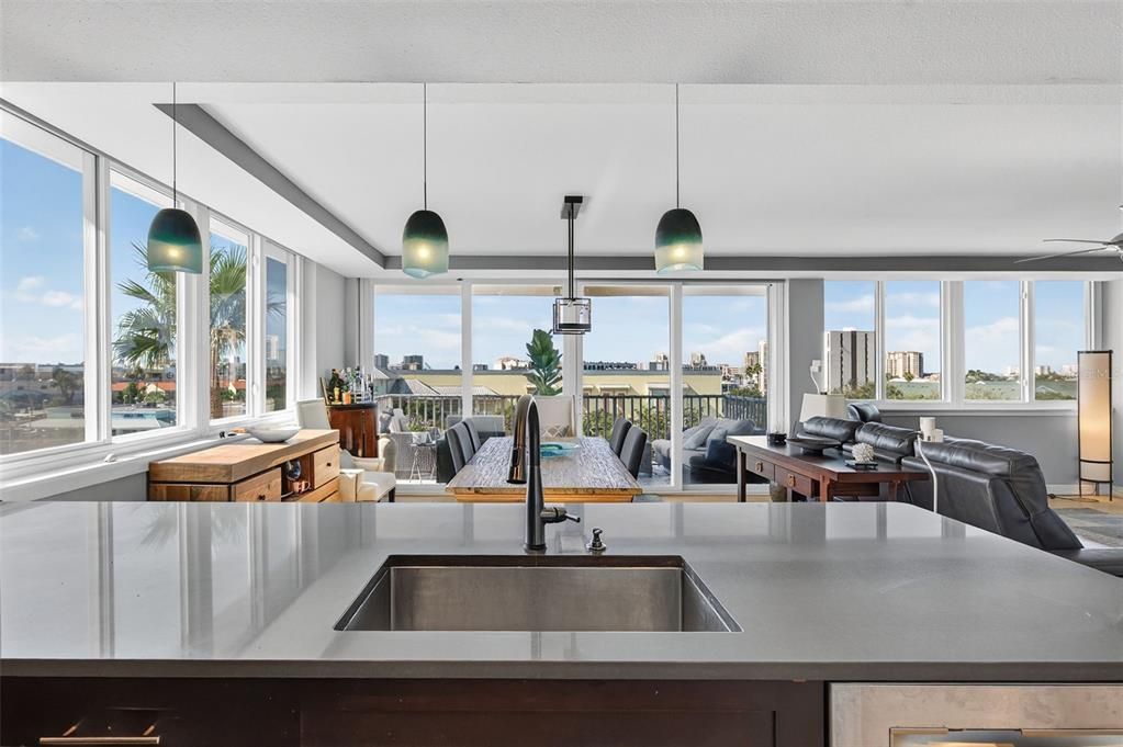 For Sale: $550,000 (2 beds, 2 baths, 1370 Square Feet)