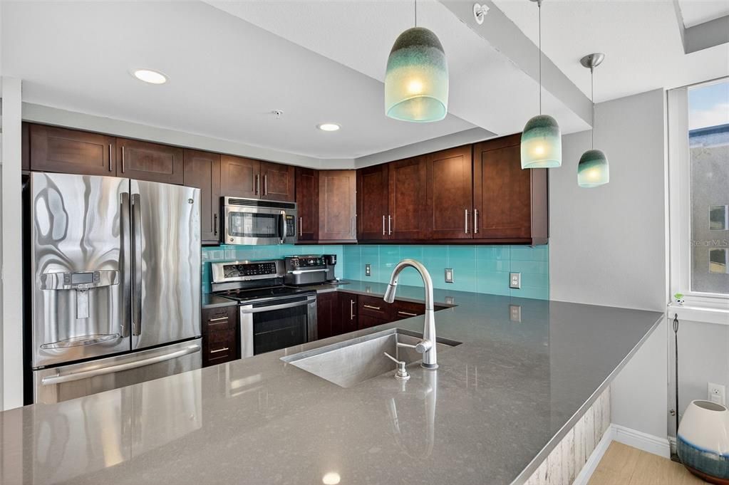 For Sale: $550,000 (2 beds, 2 baths, 1370 Square Feet)