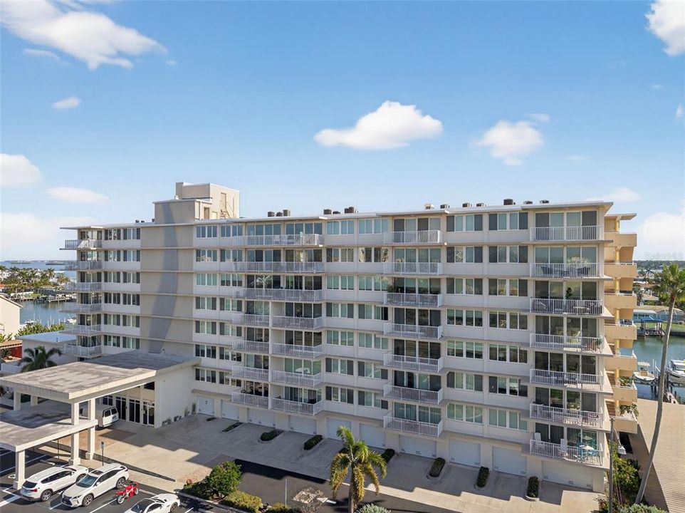 For Sale: $550,000 (2 beds, 2 baths, 1370 Square Feet)