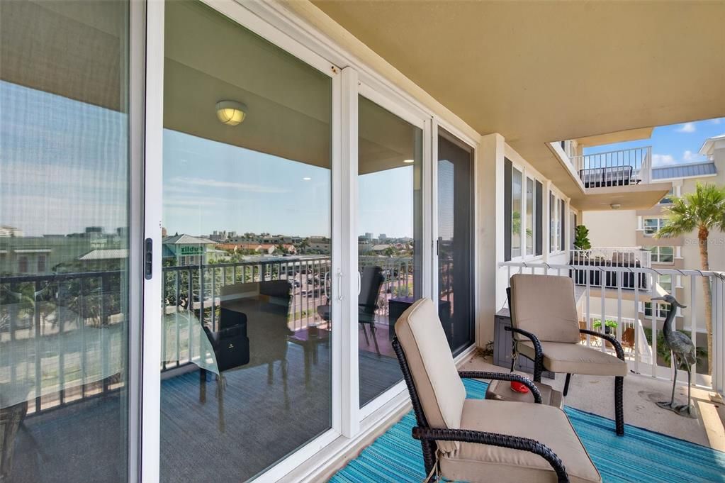 For Sale: $550,000 (2 beds, 2 baths, 1370 Square Feet)