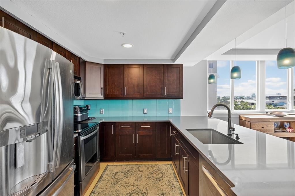 For Sale: $550,000 (2 beds, 2 baths, 1370 Square Feet)