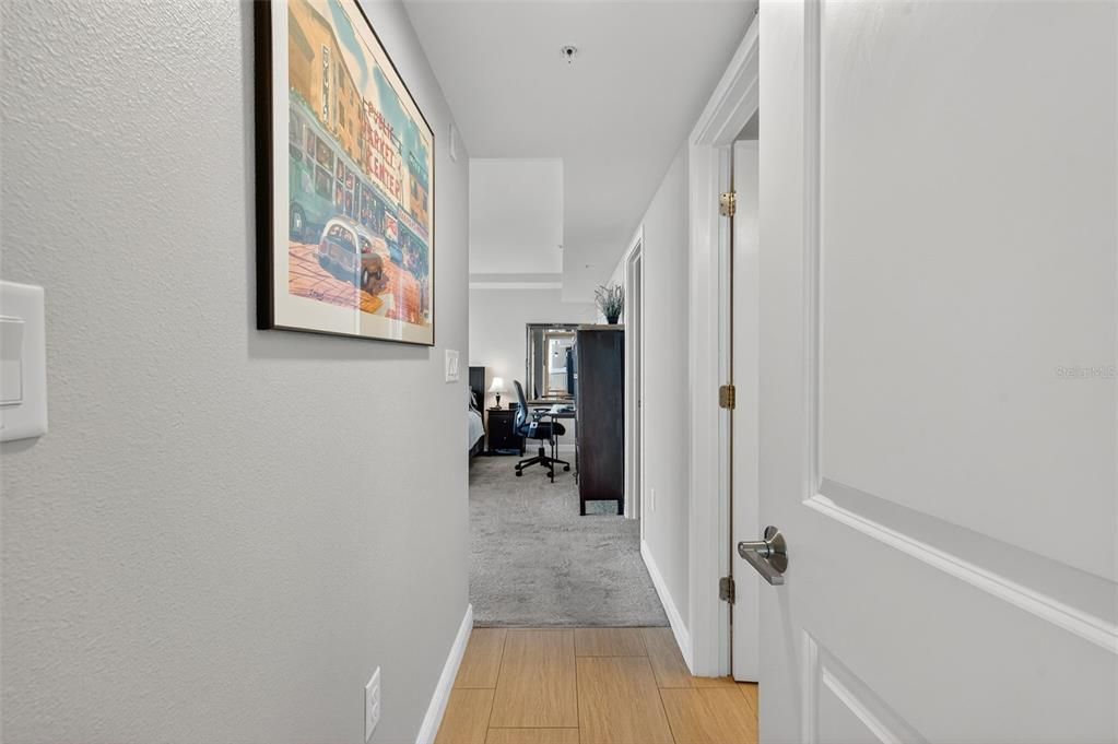 For Sale: $550,000 (2 beds, 2 baths, 1370 Square Feet)