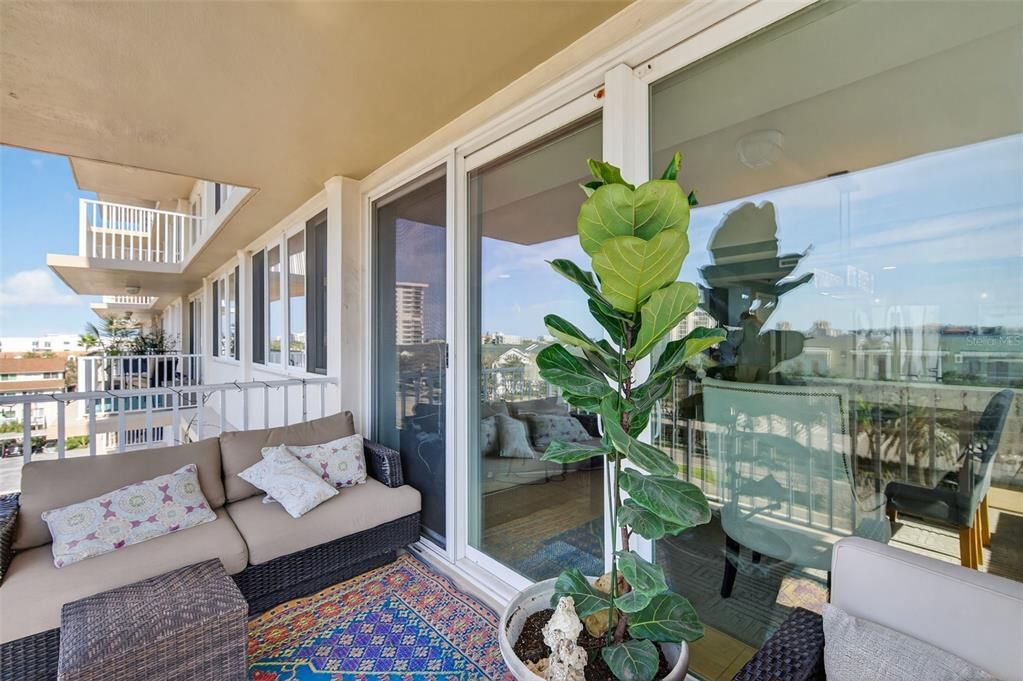 For Sale: $550,000 (2 beds, 2 baths, 1370 Square Feet)