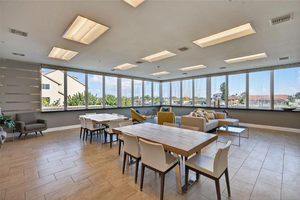 For Sale: $550,000 (2 beds, 2 baths, 1370 Square Feet)